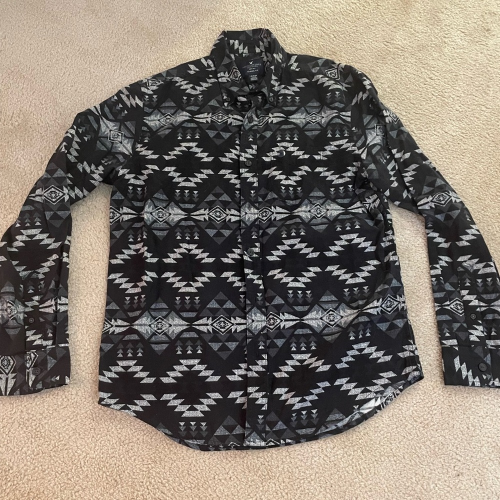 NWT Mens Tribal soft button down shirt. Size M. American Eagle